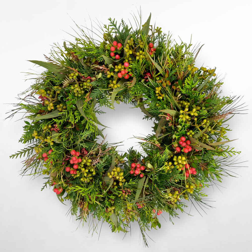 CLASSIC CHRISTMAS WREATH