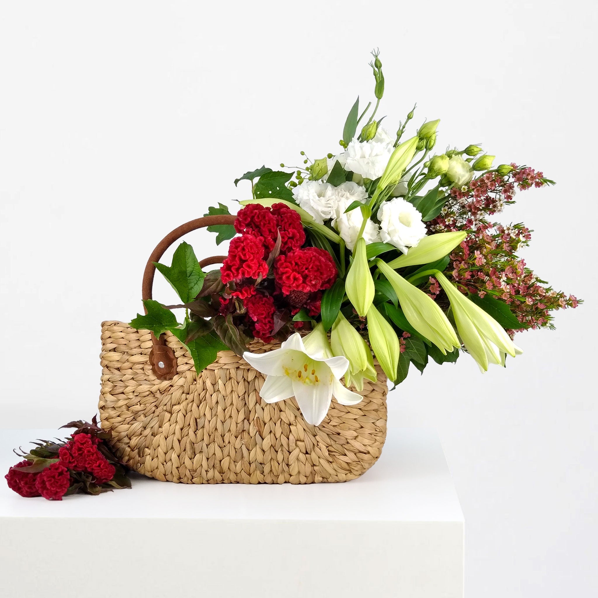 CHRISTMAS FLOWER BASKET: Florist Choice | Large